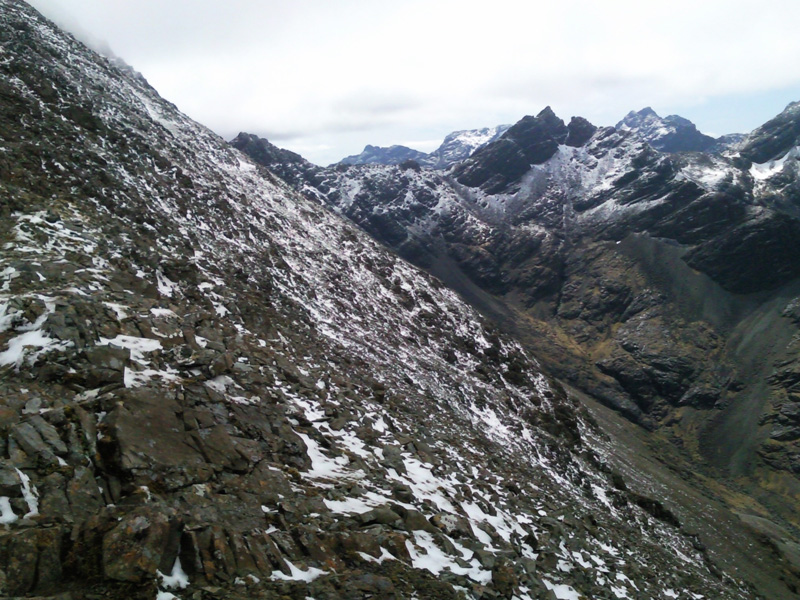 Bruach na Frithe ridge rises to my left as the Southern Cuillin and Sgur Alasdair the highest point