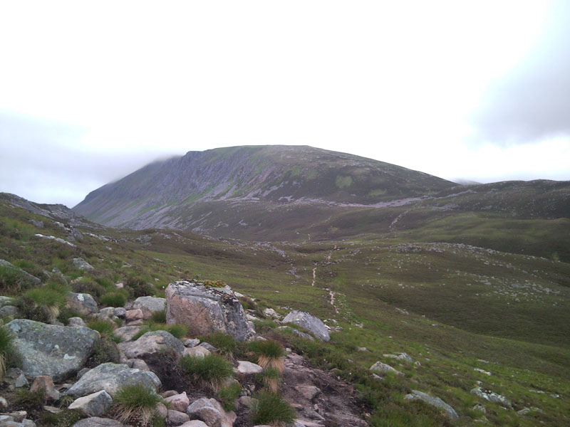 25 The path onward dropping into the larig Ghru and climbing the ridge to Sron na Lairige